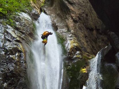 15 cascadas españolas para un verano muy refrescante