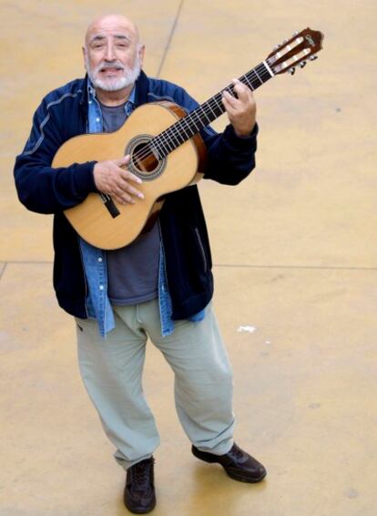 Peret, ayer, durante la presentación de su nuevo disco.