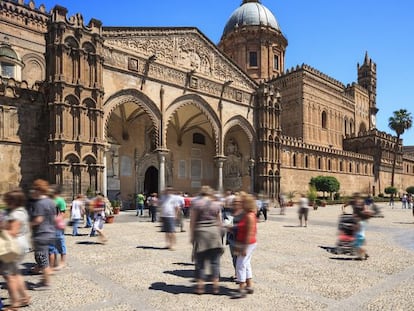 Entrada a la catedral de Palermo, de estilo &aacute;rabe-normando. 