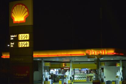 Con unos ingresos de 353.509 millones de euros, la anglo holandesa Royal Dutch Shell sube dos puestos y se posiciona en el tercer lugar.