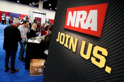 Asistentes a una reunión anual de la Asociación Nacional del Rifle (NRA) en Maryland, el 27 de febrero de 2020.