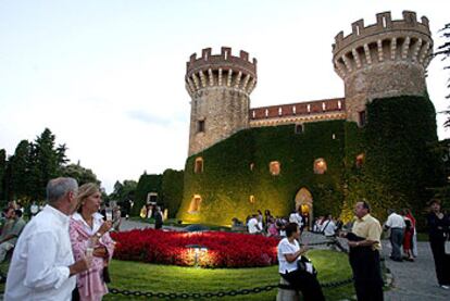 El castillo de Peralada, en Girona, acoge en julio y agosto espectáculos  al aire libre que  este año incluyen desde un recital de la actriz Hanna Schygulla hasta una versión de <b><i>Carmen</b></i> con la bailaora Cristina Hoyos.