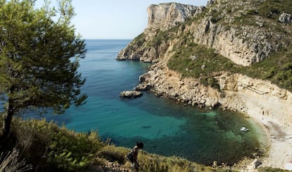 La ruta senderista a la cala de Llebeig es uno de los recorridos que conviene cubrir fuera de los meses veraniegos.