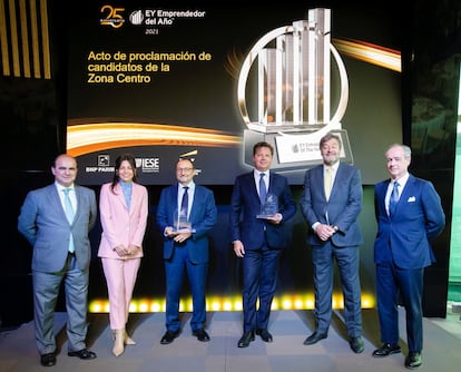 El presidente de Vithas y el presidente de Cantabria Labs han sido proclamados este miércoles ganadores de la zona centro del Premio Emprendedor del Año de EY, que este año celebra su XXV edición.