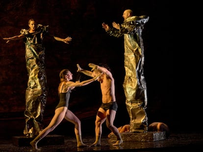 Lea Desandre y Renato Dolcini en un momento de la representación de 'Dido y Eneas', en los Teatros del Canal. / PABLO LLORENTE (Teatro del canal)