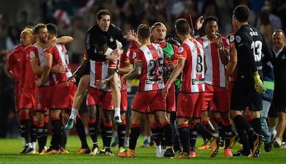 Els jugadors del Girona celebren la vict&ograve;ria. 