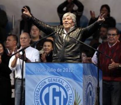 El nuevo secretario general de la CGT, Antonio Caló,  está enfrentado con el veterano líder sindical Hugo Moyano (imagen), del poderoso sindicato de camioneros, antiguo aliado del Gobierno de Fernández y hoy uno de sus más encarnizados rivales. EFE/Archivo