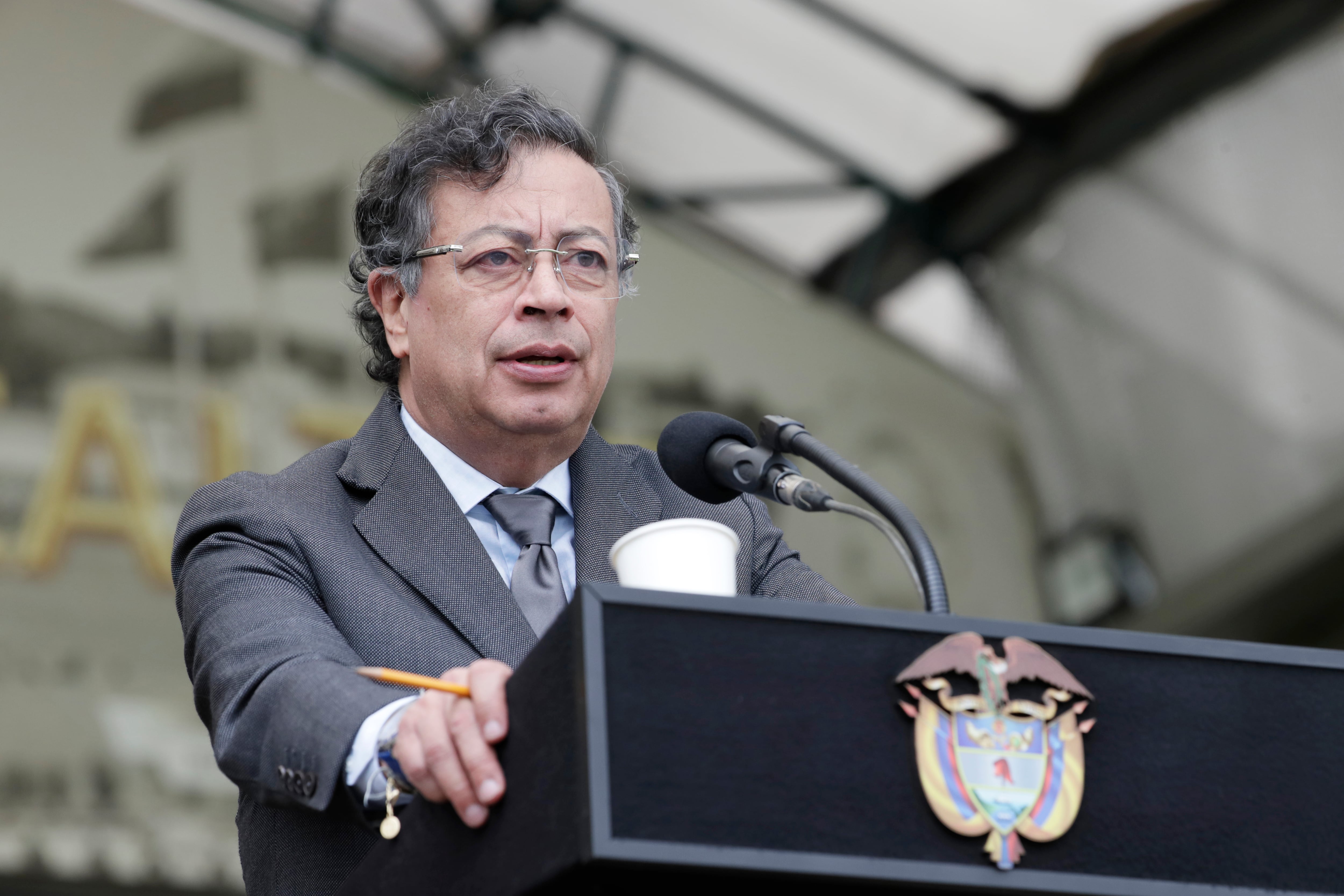 Petro renuncia a la consulta popular, pero insiste en una Asamblea Nacional Constituyente