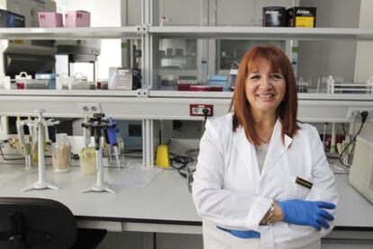 Elena Rivas, en el laboratorio de ADN del Cuerpo Nacional de Policía.