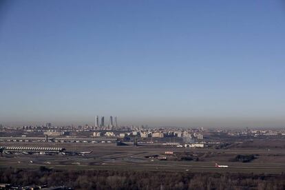 La boina de contaminación de Madrid vista desde Paracuellos del Jarama.