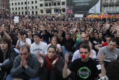 Un momento de la concentración de ayer en la Plaza del Arriaga, en el centro de Bilbao.