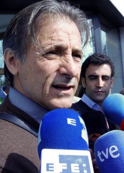 Pedro Escobar, a su llegada a la reunión del Consejo Político de IU.