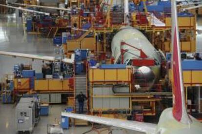 Centro de montaje del Airbus A320, en un hangar de la factoria de Airbus en Hamburgo, Alemania. EFE/Archivo