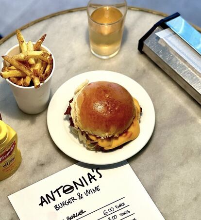 Una de las hamburguesas de Antonia's.