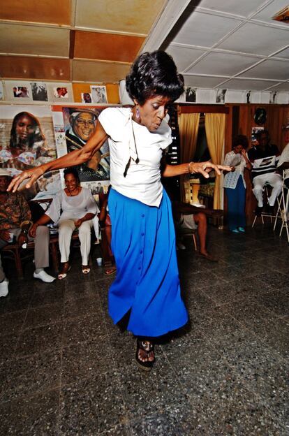 Bailadora de Santa Amalia en pleno trance. En ese momento sonaba en la peña Sophisticated lady, de Duke Ellington.