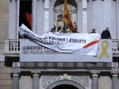 El órgano que regula los procesos electorales pide otro informe al Gobierno sobre los  nuevos elementos  colgados por la Generalitat