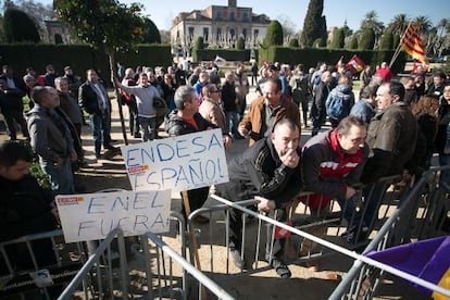Manifestación de los técnicos de mantenimiento de Endesa en el Parlament.