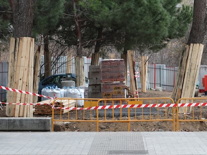 Obras de la futura estación de Metro de la línea 11 en el parque de Madrid Río, en el distrito de Arganzuela en Madrid, el 9 de febrero de 2023.