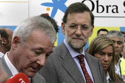 El presidente del PP, Mariano Rajoy, junto al presidente de la Región de Murcia, Ramón Luis Valcárcel