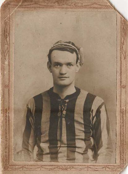 O'Connell, en su etapa de futbolista en Irlanda, en 1912.