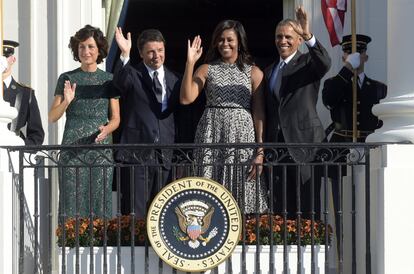 Matteo Renzi acompañado de su esposa, Agnese Landini, junto a Michelle y Barack Obama, durante su visita a la Casa Blanca, el 18 de octubre de 2016.