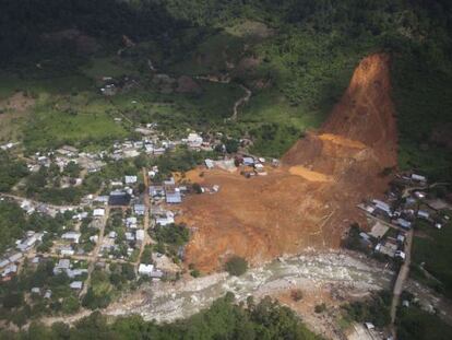 Vista aérea de La Pintada, en el municipio de Atoyac de Álvarez (Guerrero), donde un alud sepultó el pueblo.