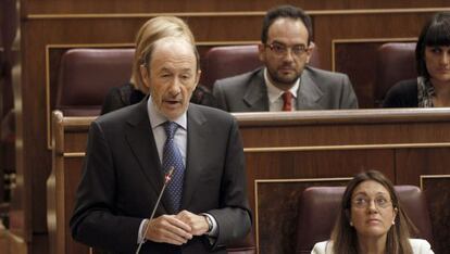 Alfredo P&eacute;rez Rubalcaba, durante su intervenci&oacute;n hoy en la sesi&oacute;n de control. 