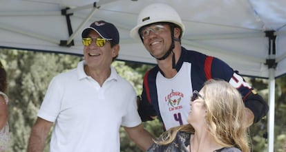 Víctor Vargas, con su hija Margarita y su yerno Luis Alfonso de Borbón.