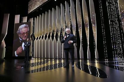 El presidente del jurado, el director australiano George Miller, durante la ceremonia de clausura del 69 º Festival de Cannes.