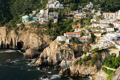 Vista de la quebrada de Acapulco tomada desde el balcn de la llamada Casa de los Vientos, donde al artista mexicano Diego Rivera vivi sus ltimos das. Fueron muchas las celebridades del arte, el cine y la literatura que frecuentaron la zona en los a?os cuarenta, cincuenta y sesenta.