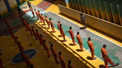 Inmates do exercises at the Cotopaxi Social Rehabilitation Center, on February 22.
