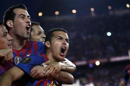 Busquets y Pedro celebran uno de los golesque le cayeron aquella noche al Athletic.