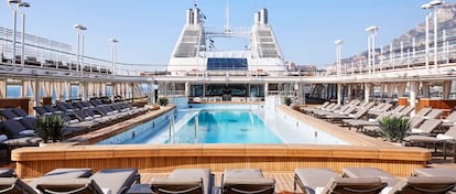 Piscina del Silver muse, uno de los barcos de Silversea.