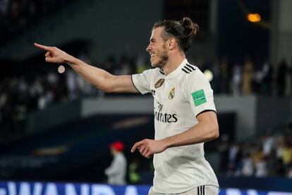 Bale celebra su tercer gol al Kashima Antlers.