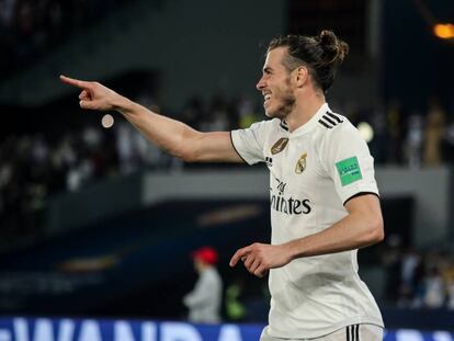 Bale celebra su tercer gol al Kashima Antlers.