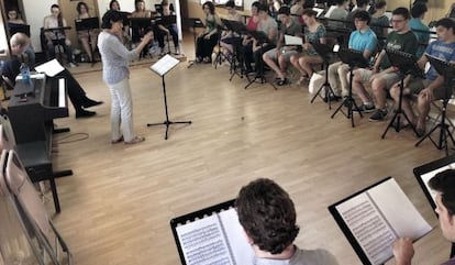 Un ensayo del Joven Coro Nacional de España.
