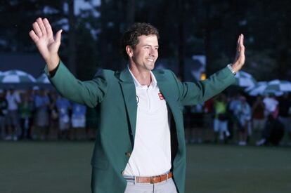 Adam Scott, con la chaqueta verde que le distingue como ganador del Masters.