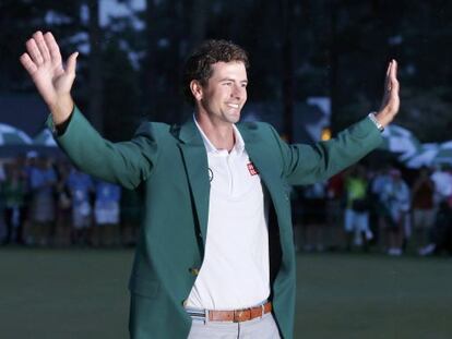 Adam Scott, con la chaqueta verde que le distingue como ganador del Masters.