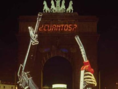 Proyección de Krzysztof Wodiczko en el Arco del Triunfo de Moncloa, en Madrid, en 1991.