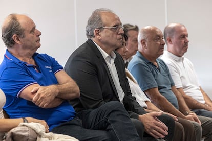 Sergio Blasco, en el centro de la imagen, durante el juicio de este martes en la Audiencia de Valencia en el que es el principal acusado.