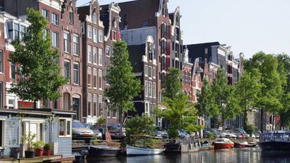 Casas en Ámsterdam junto a un canal. Pixabay / EPV