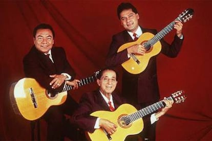 Una formación de Los Panchos (de izquierda a derecha), con Rafael Basurto, Chucho Navarro y Gabriel Vargas.