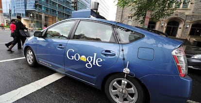 Un coche aut&oacute;nomo de Google por las calles de Washington