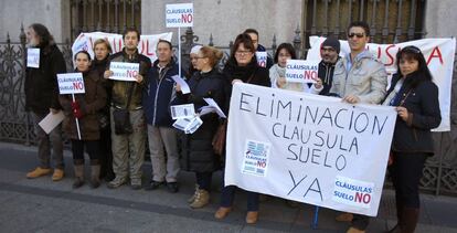 Concentración en protesta por las cláusulas suelo.