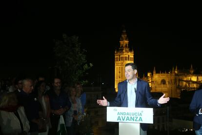 El presidente andaluz y candidato del PP a la reelección, Juanma Moreno, en el arranque oficial de la campaña electoral que ha tenido lugar este jueves en Sevilla.