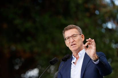 El presidente del Partido Popular, Alberto Núñez Feijóo, en la inauguración del curso político ante el Castillo de Soutomaior, esta mañana en Pontevedra.