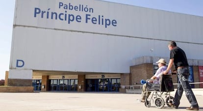 Exterior del pabell&oacute;n Pr&iacute;ncipe Felipe de Zaragoza, cuyo cambio de nombre por el del fallecido t&eacute;cnico del CAI Zaragoza de baloncesto, Jos&eacute; Luis Ab&oacute;s.