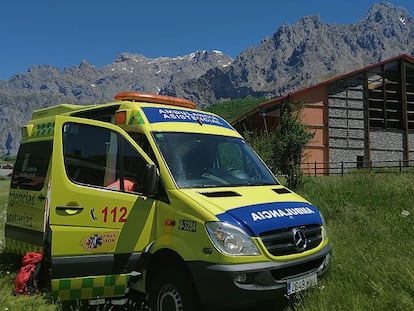 Imagen de archivo de una ambulancia en Castilla y León