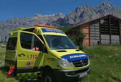 Imagen de archivo de una ambulancia en Castilla y León