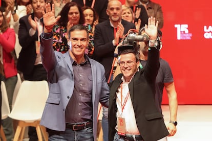 Pedro Sánchez y Miguel Ángel Gallardo, en Plasencia en la clausura del 15º Congreso del PSOE de Extremadura.